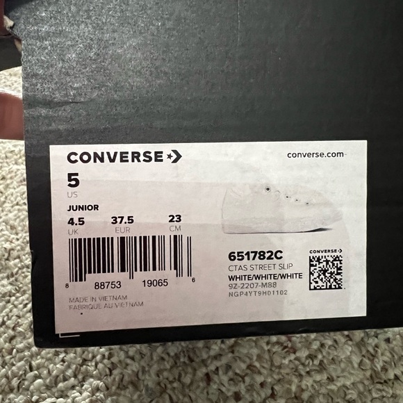 White leather converse sneakers - Picture 2 of 7